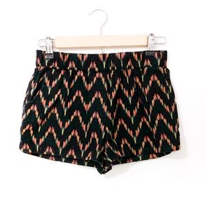 ✨HP✨ Chevron Stripe Elastic Shorts XS